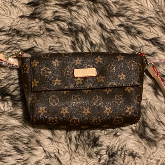 Purse - Picture 1 of 2